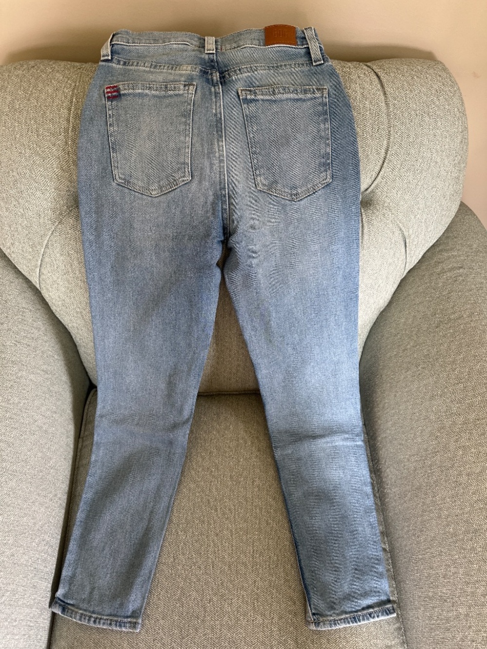 BDG Girlfriend High Ride Cropped Jeans - Picture 2 of 3